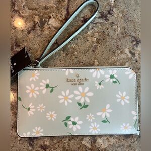 Kate Spade Daisy Print Wristlet in Mint Green